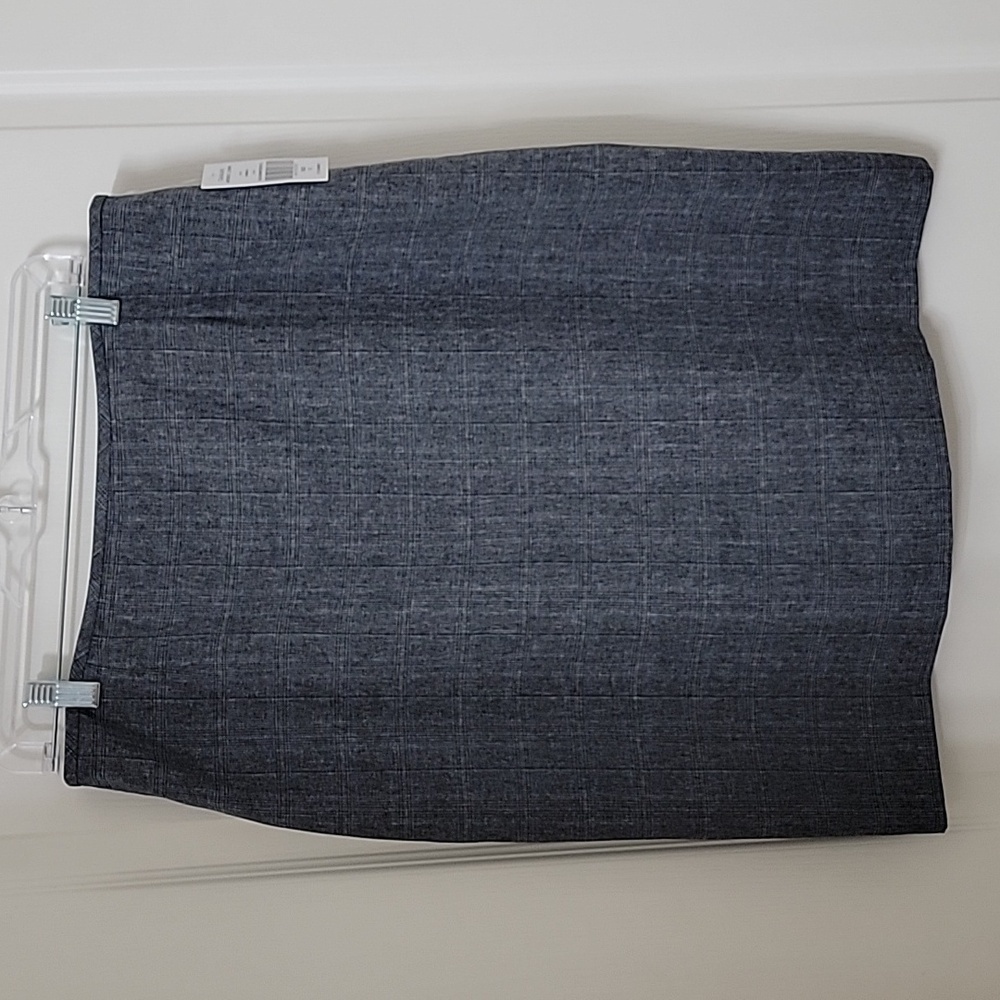 Tahari Size 12 Black White Royal Blue Plaid Pencil Skirt, NEW with Tag